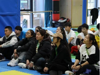 刻苦训练篮球时如何避免受伤的建议_2